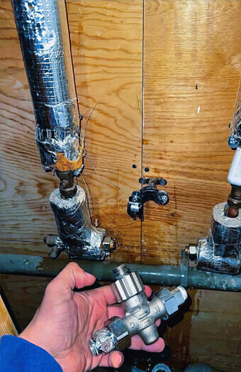 https://plumbercanningvale.com.au/uploads/2025/06/emergency-plumbing-358284.jpg