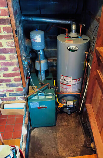 https://plumbercanningvale.com.au/uploads/2025/06/hot-water-189087.jpg
