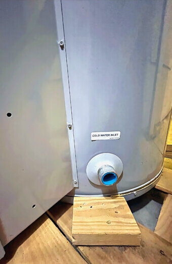 https://plumbercanningvale.com.au/uploads/2025/06/hot-water-266575.jpg