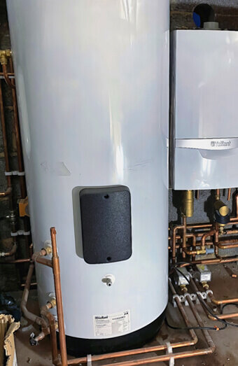 https://plumbercanningvale.com.au/uploads/2025/06/hot-water-410504.jpg